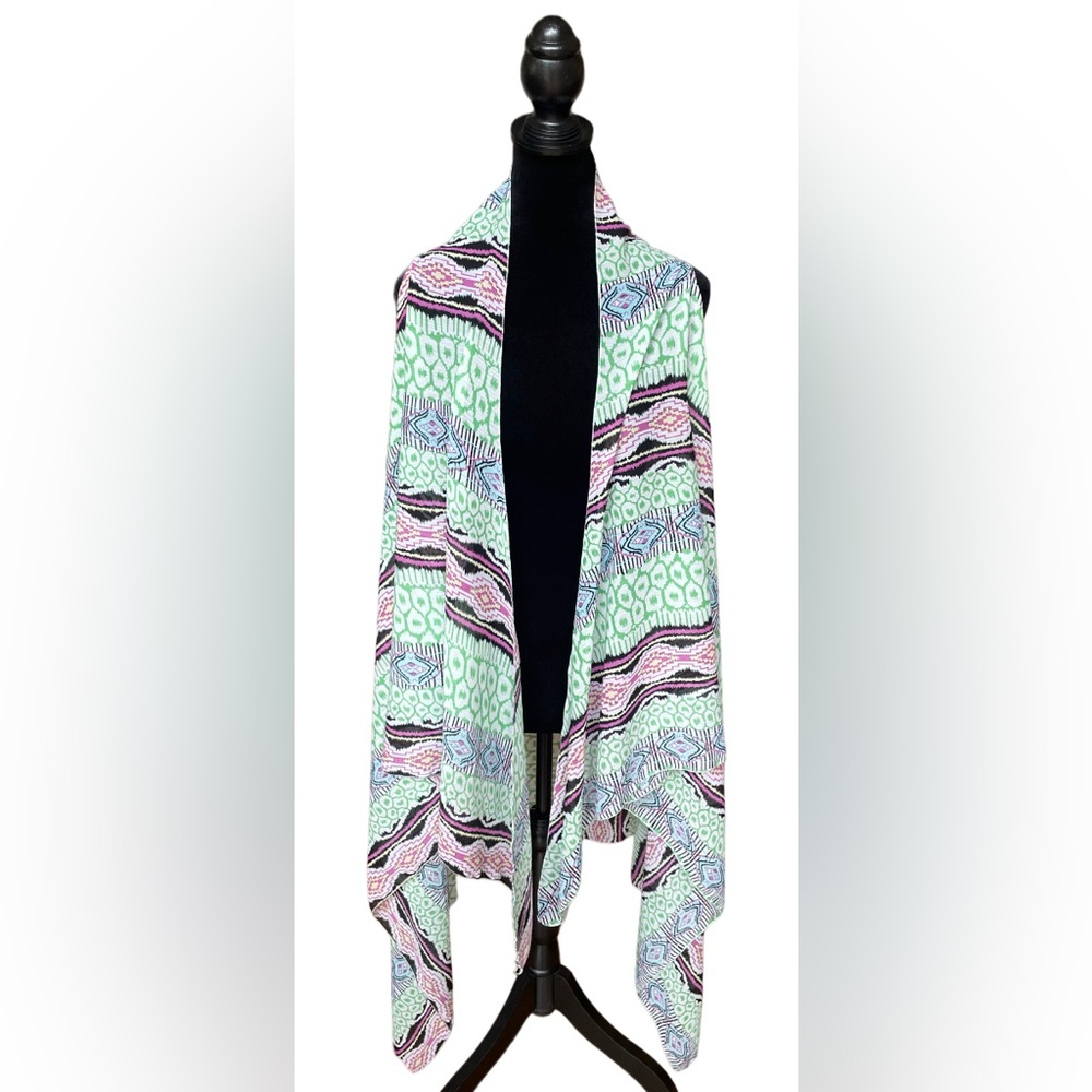 Long Flowy Aztec Pattern Vest - Picture 5 of 17